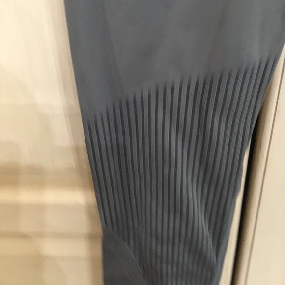 ZYIA Women’s Active Gray Seamless Ribbed Leggings Size M EUC - Picture 3 of 6